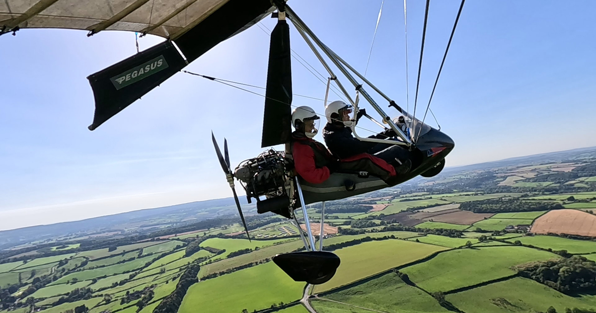 Fixed wing microlight(left) & flexwing microlight(right)